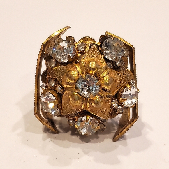 Miriam Haskell Jewelry - Signed Miriam Haskell Star Flower Ring